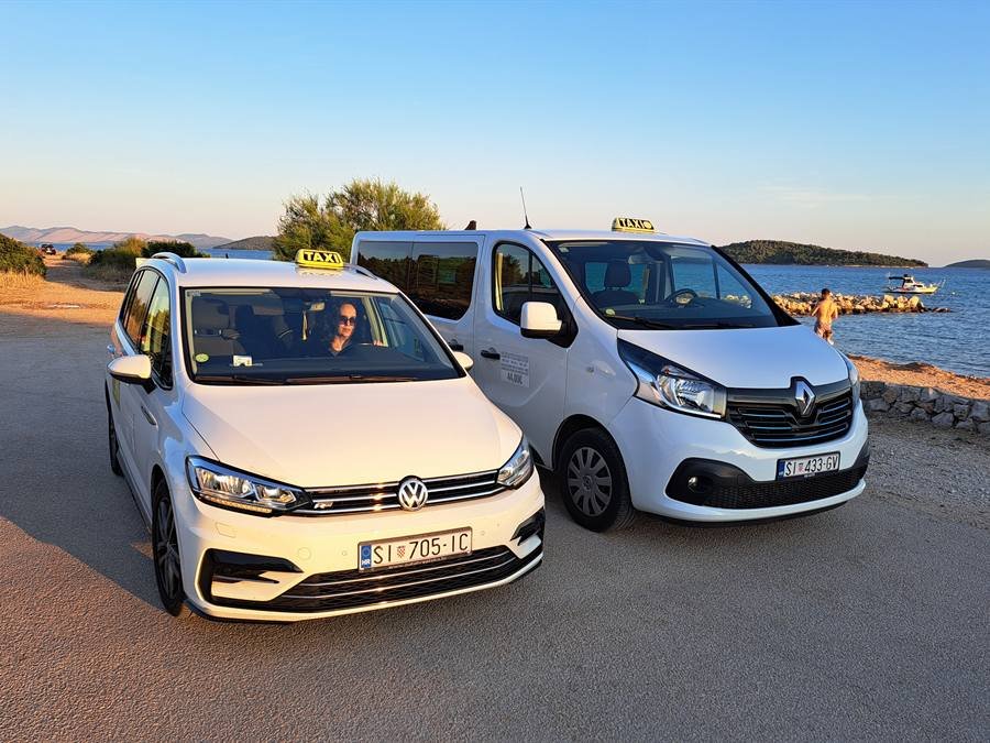 Automobil i kombi Taxi Ana Vodice