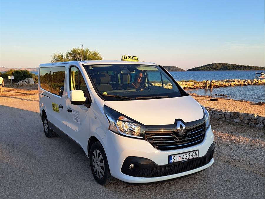 Kombi Taxi Ana Vodice na rivi u Vodicama